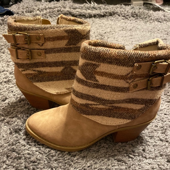 Cute Fall Time Booties - Picture 2 of 5